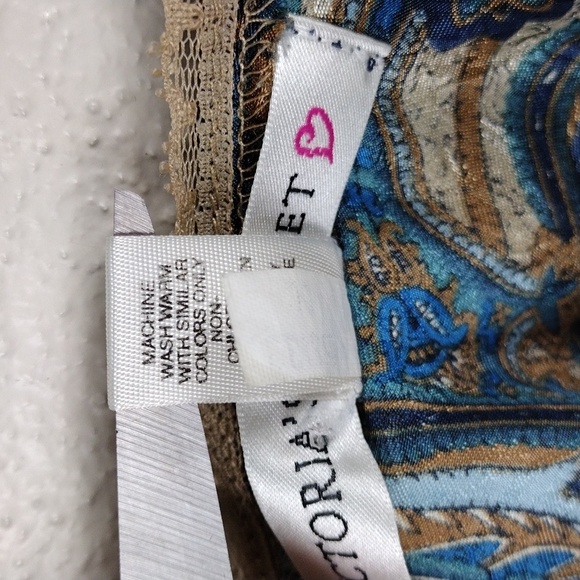 Victoria's Secret Blue Paisley Pattern Tan Lace Trim Adjustable Strap Cami Top - Picture 11 of 12